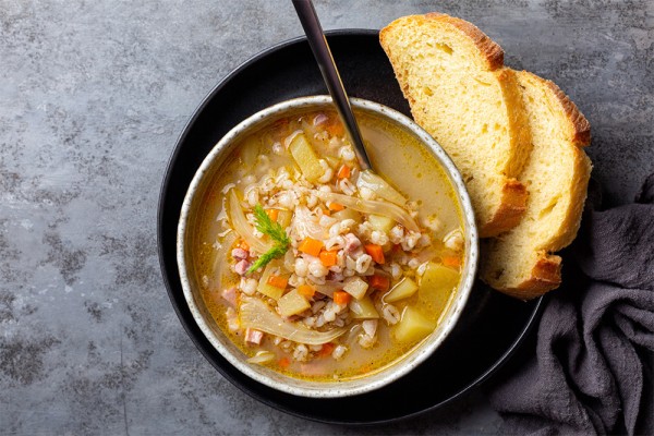 Zuppa d’orzo con carré affumicato 