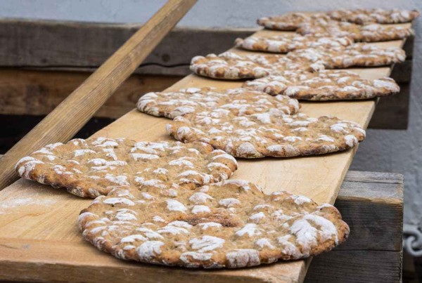 Preparare a casa lo Schüttelbrot altoatesino