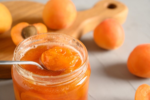La classica marmellata di albicocche 
