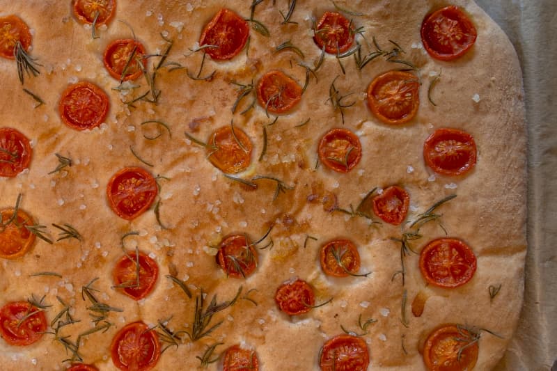 Focaccia mit Kirschtomaten und Rosmarin Rezept I Südtiroler Rezepte bei ...