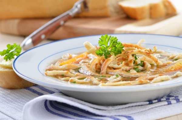 Tagliatelle di frittata in brodo