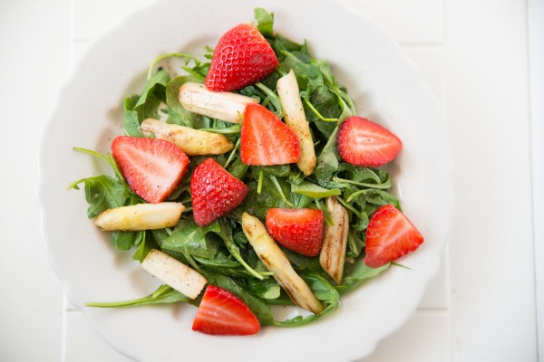 Insalata di asparagi e fragole
