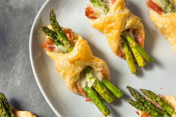 Asparagi con speck in pasta sfoglia