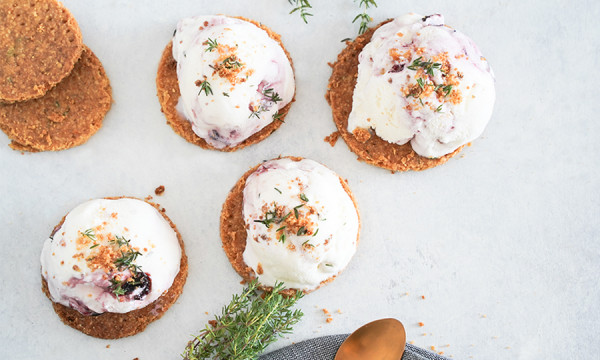 Biscotti di farro al timo con gelato 