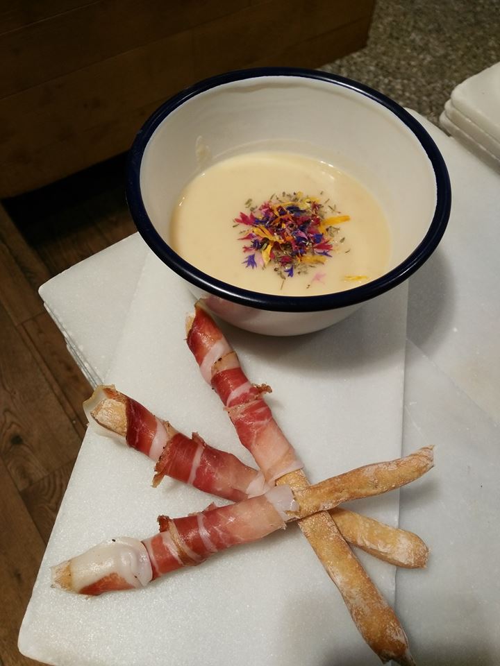 Apfelcremesuppe mit Thymian und Weißburgunder Rezept I Südtiroler ...