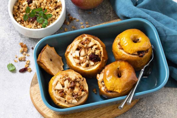 Mele cotte al forno con topping di granola