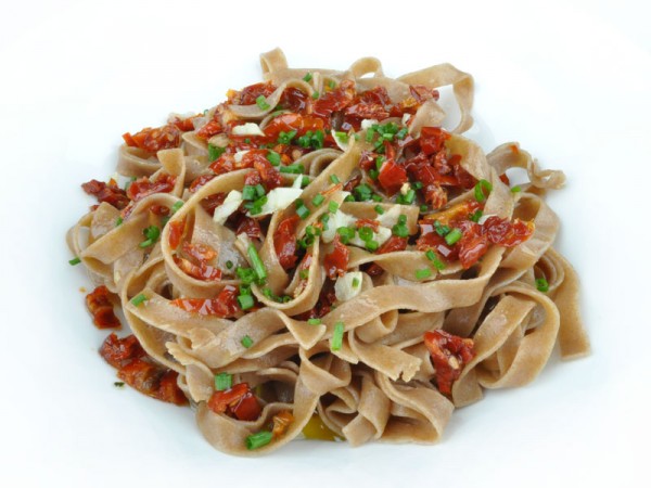 Tagliatelle di monococco aglio, olio e pomodori secchi
