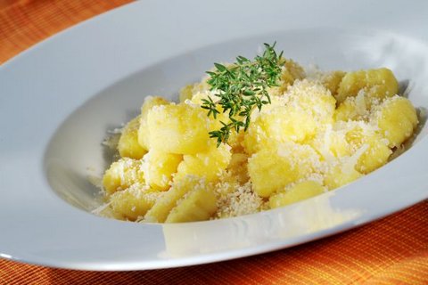 https://www.pursuedtirol.com/de/ueber-uns/genussmagazin/suedtiroler-rezepte/kastanien-kartoffel-nocken