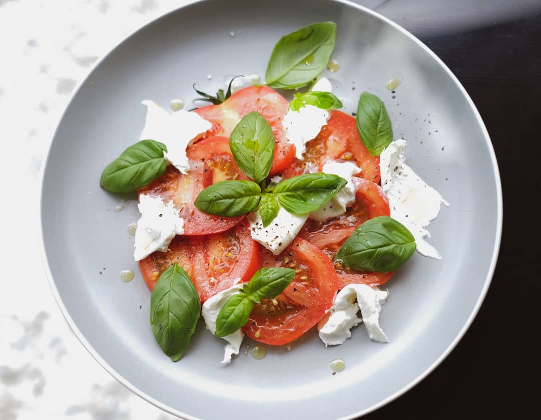 https://www.pursuedtirol.com/it/su-di-noi/magazine/ricette/pomodoro-e-mozzarella-insalata-caprese