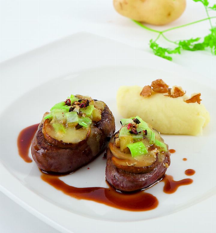 Hirschsteak mit Bergkäse überbacken Rezept I Südtiroler Rezepte bei Pur ...