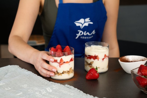 Dessert alle Fragole con Mascarpone e Granola 