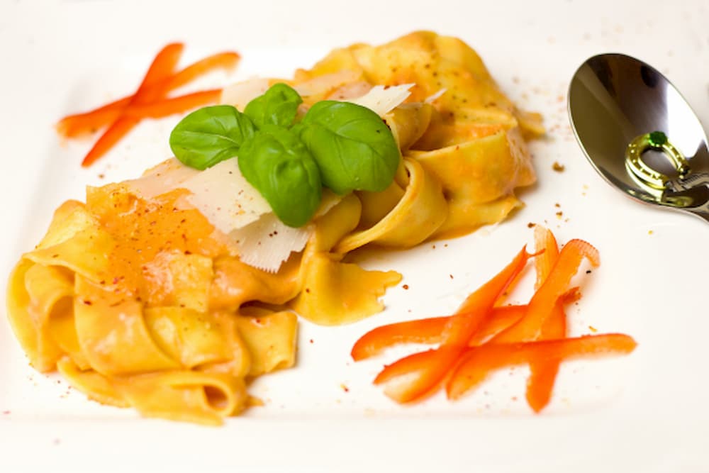 Bandnudeln mit Specksauce Rezept I Südtiroler Rezepte bei Pur Südtirol®