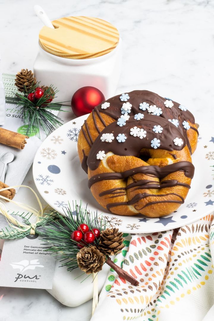 https://www.pursuedtirol.com/it/su-di-noi/magazine/ricette/bretzel-dolci-alla-cannella-e-cioccolato