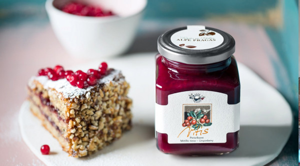 Torta di grano saraceno con mirtilli rossi 