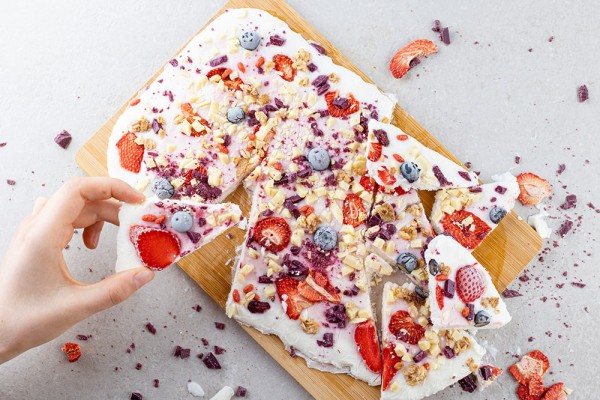 Frozen Yogurt Bites con frutti di bosco