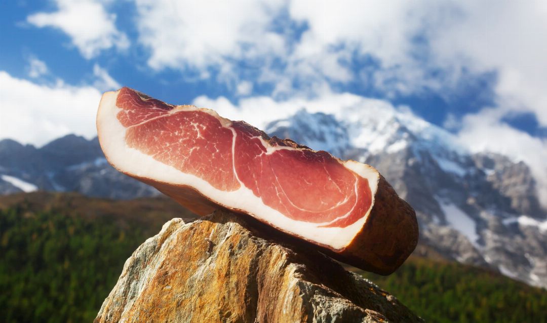 https://www.pursuedtirol.com/de/ueber-uns/genussmagazin/blog/beste-specksorten-aus-suedtirol-praemiert