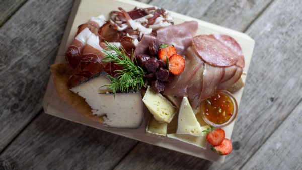 Merenda altoatesina: speck, vino e altre bontà 