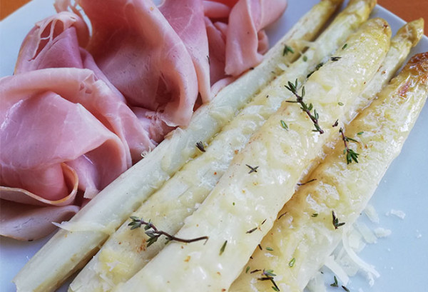 Asparagi al forno con prosciutto