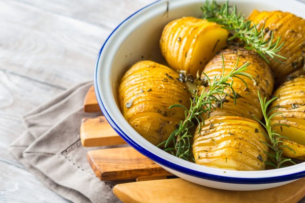 Spirali di patate al forno con rosmarino