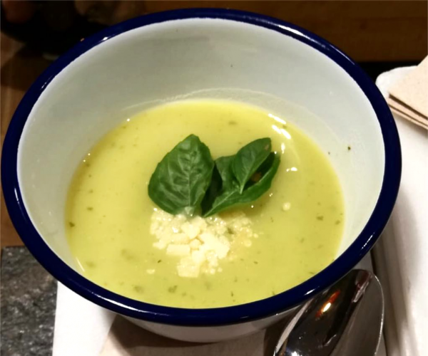 Passato di verdure e panini con ricotta