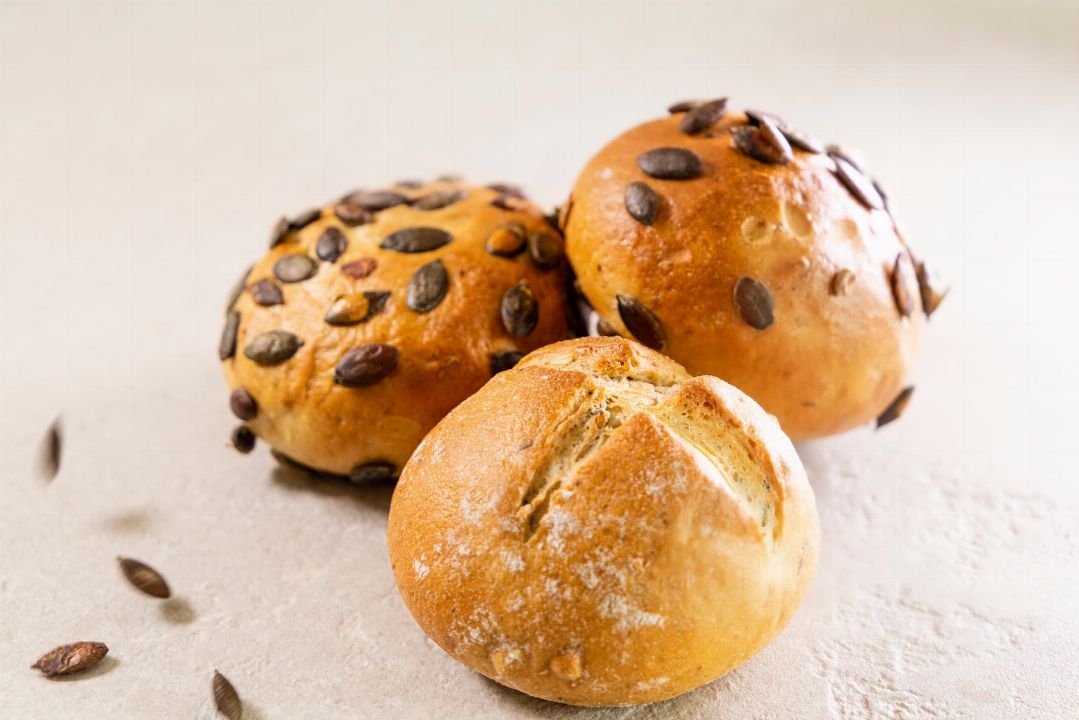 Kürbiskernbrötchen mit Lievito Madre Naturhefe Rezept I Südtiroler ... Kürbiskernbrötchen mit Lievito Madre Naturhefe Rezept I Südtiroler ...